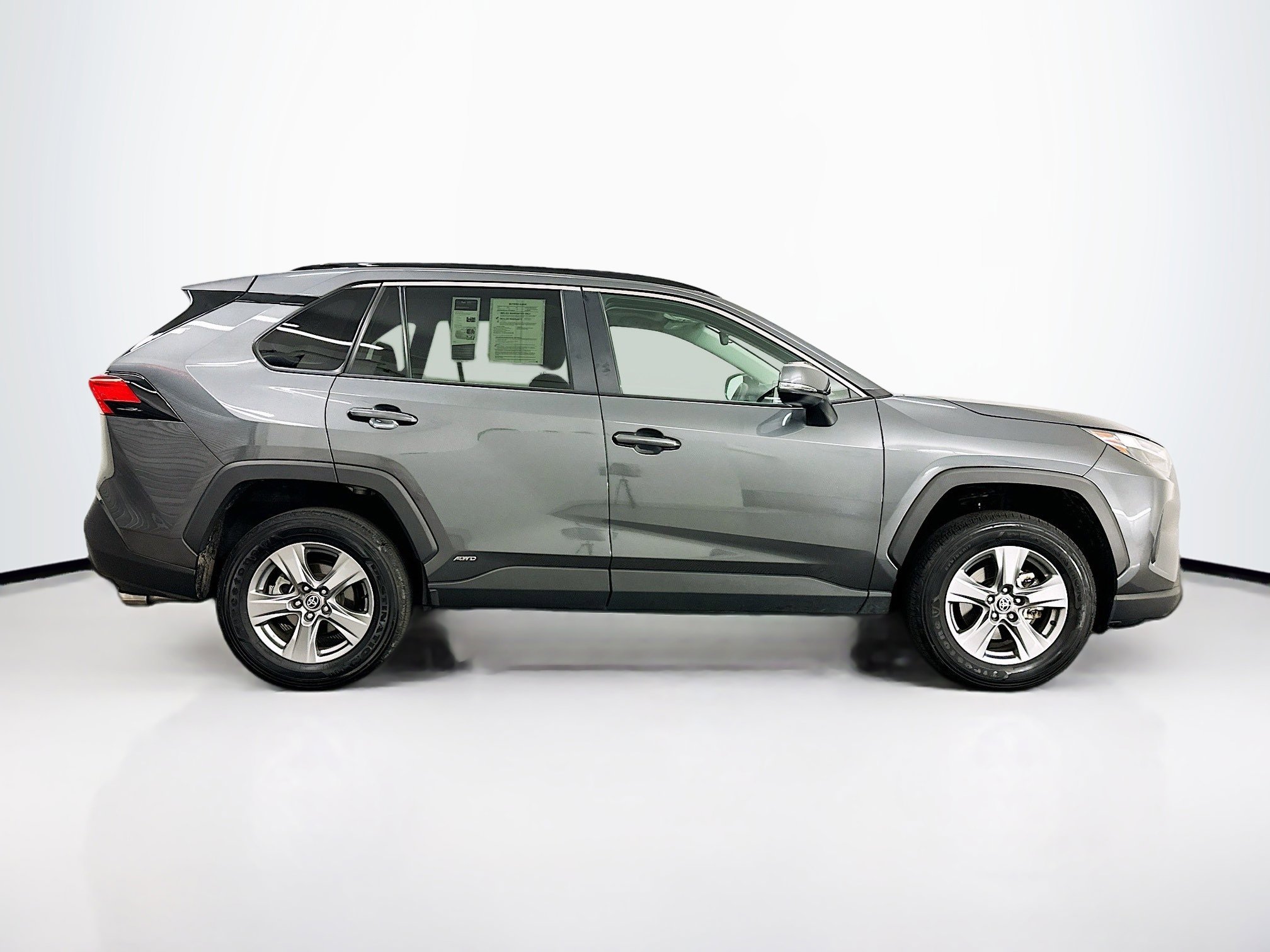 Used 2022 Toyota RAV4 XLE w/ Convenience Package AWD/4WD image 10