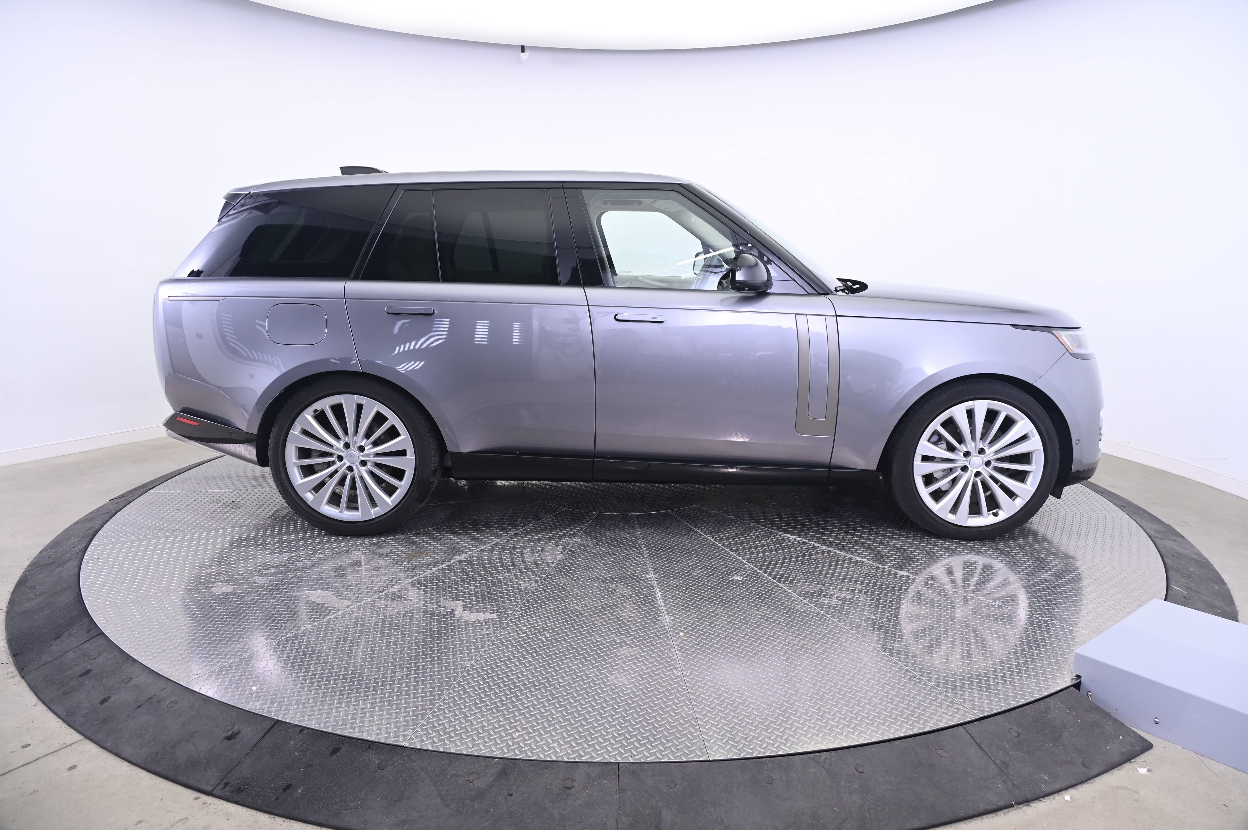 Used 2024 Land Rover Range Rover SE AWD/4WD image 8