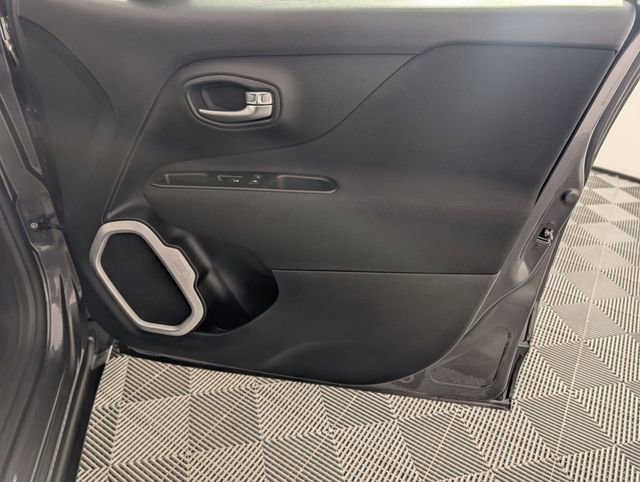 Used 2021 Jeep Renegade Latitude w/ Convenience Group image 32