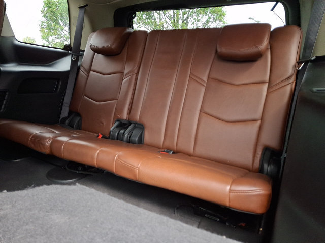 Used 2020 Cadillac Escalade Luxury w/ LPO, Radiant Package AWD/4WD image 10
