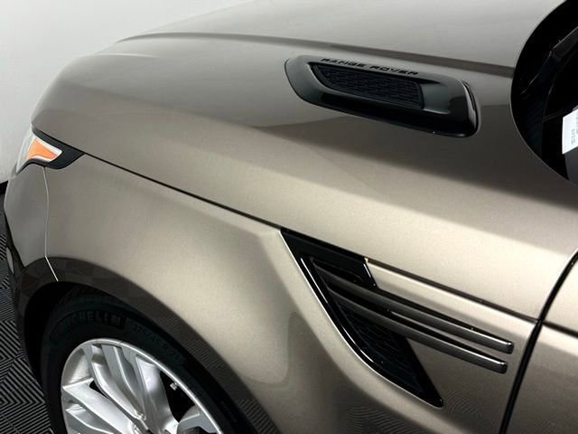 Used 2016 Land Rover Range Rover Sport SE image 13