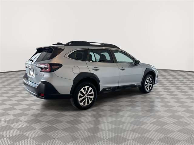 Used 2023 Subaru Outback Premium image 12