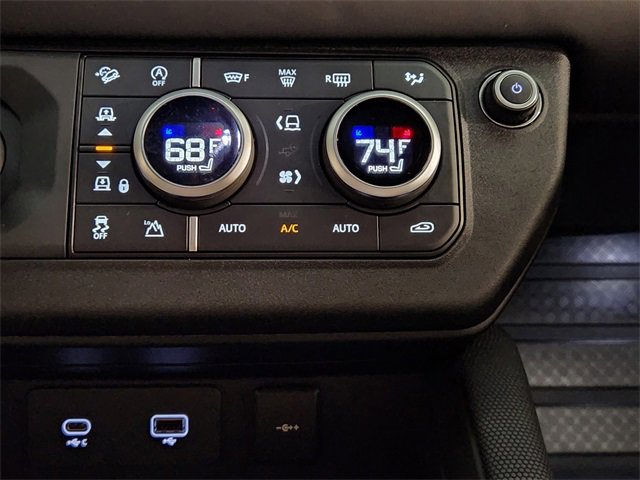 Used 2023 Land Rover Defender 90 Carpathian Edition image 18