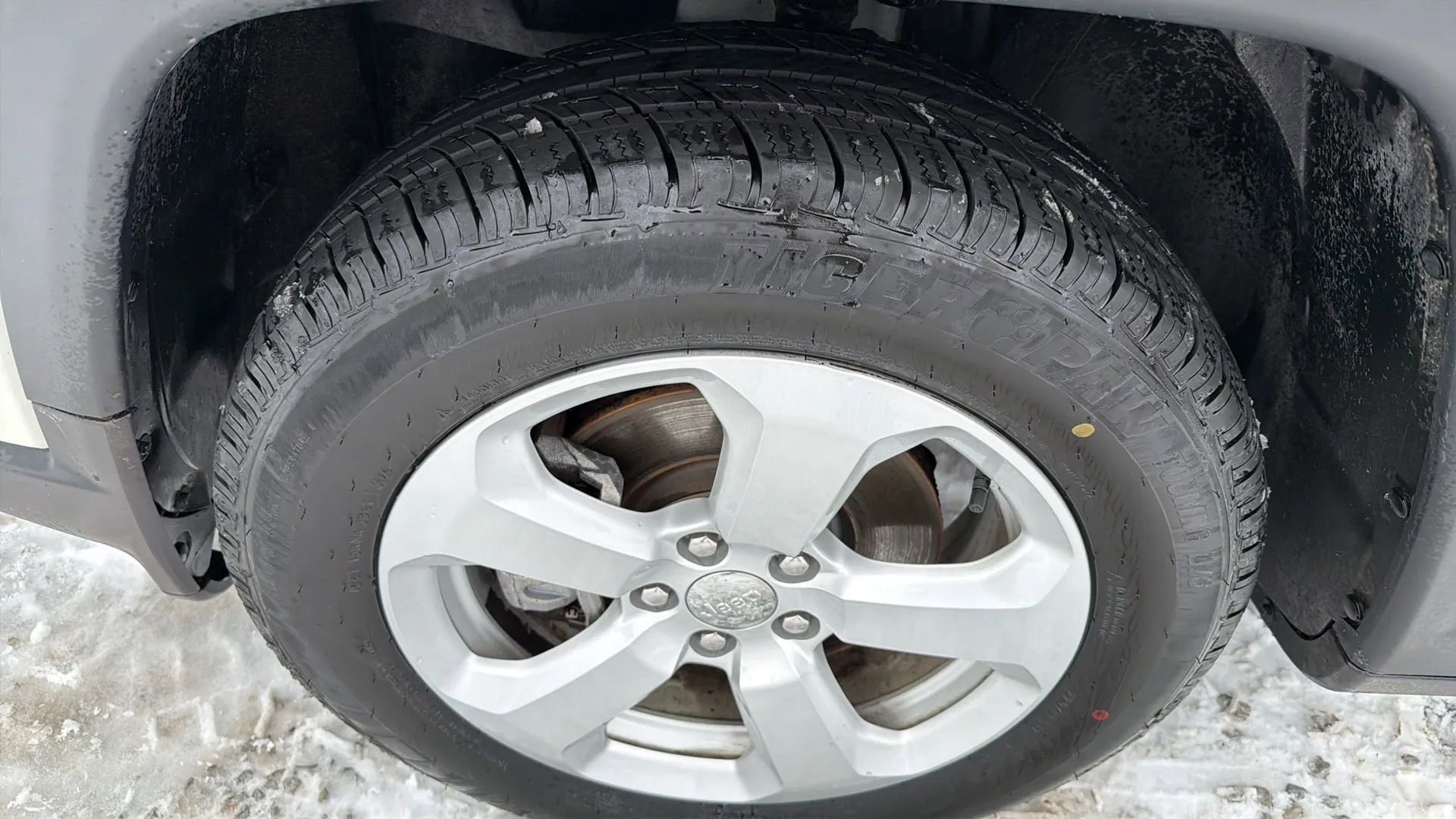 Used 2020 Jeep Compass Latitude image 11