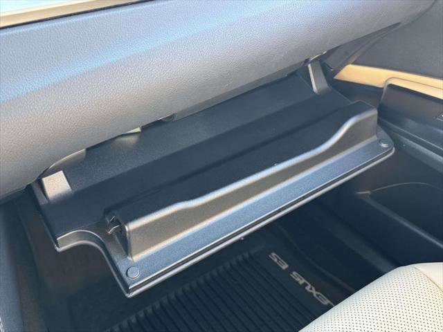 Used 2021 Lexus ES 300h w/ Premium Package image 30