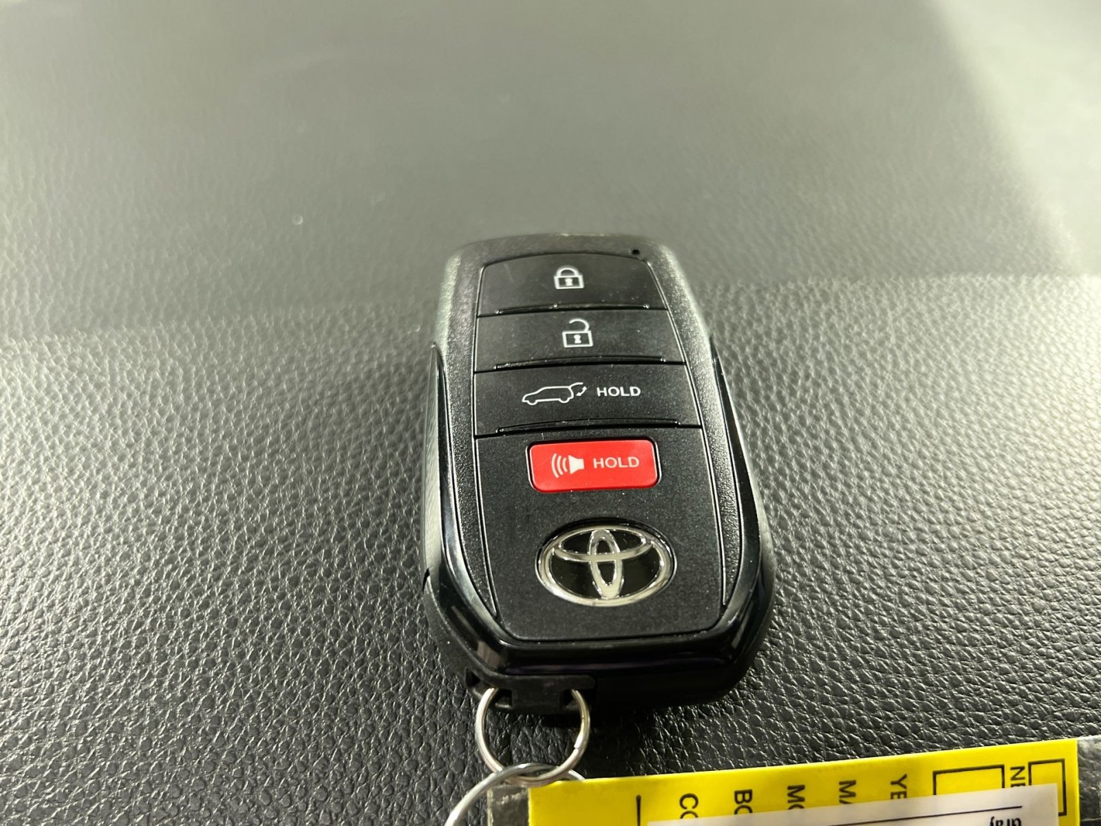 Used 2024 Toyota Venza XLE image 29