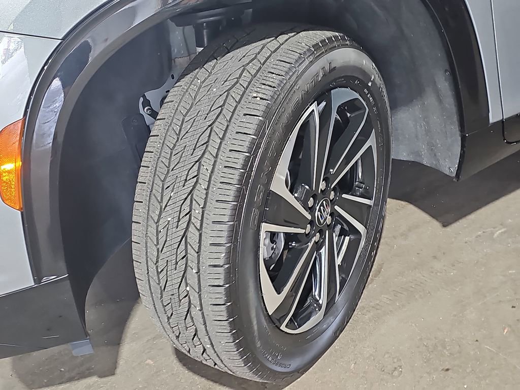 Certified 2025 Buick Enclave Sport Touring w/ Power Package AWD/4WD image 39