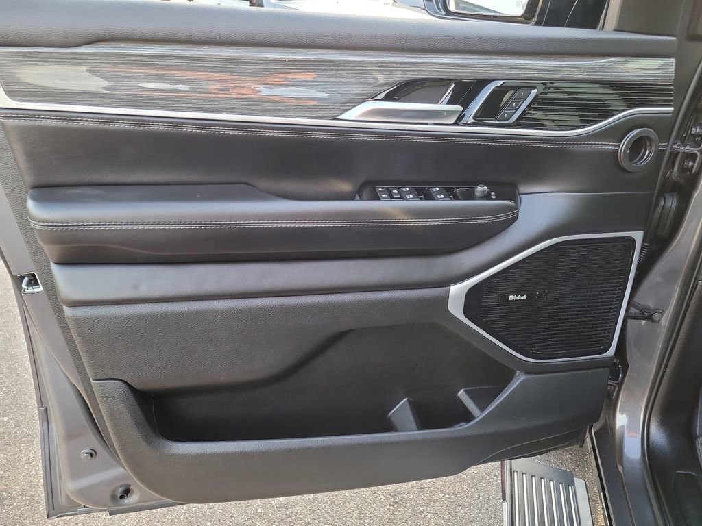 Used 2022 Jeep Wagoneer Series III w/ Premium Group I image 16