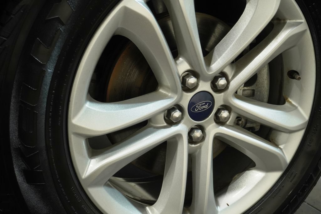 Used 2019 Ford Edge SEL w/ Equipment Group 201A FWD image 11