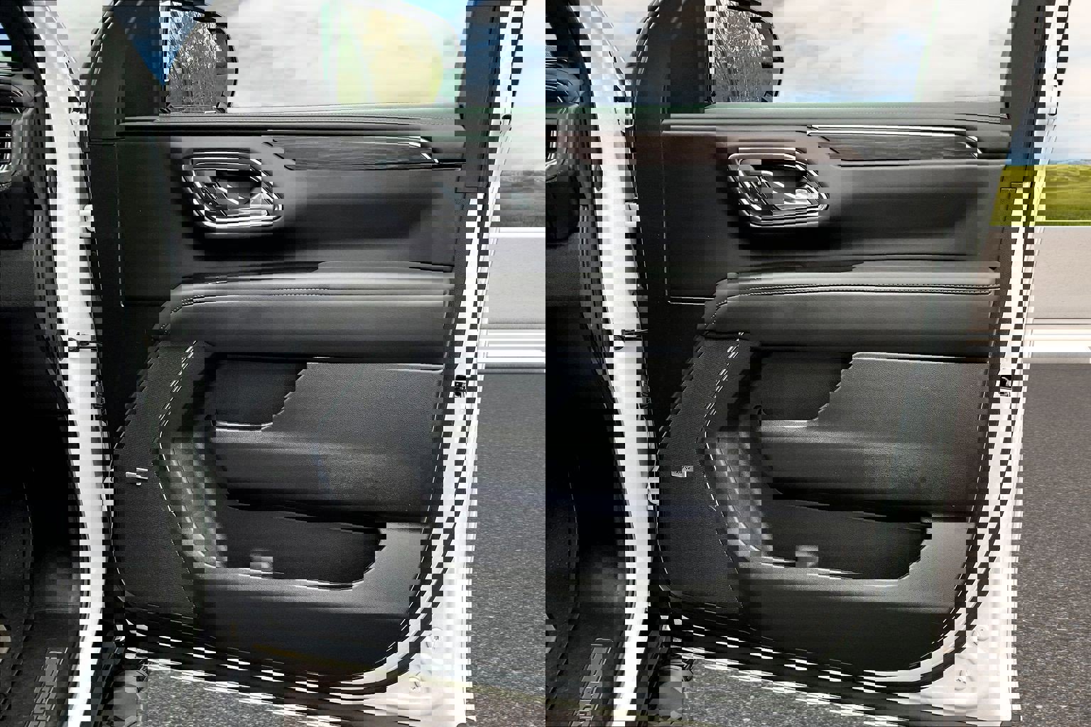 Used 2024 Chevrolet Tahoe Z71 w/ Luxury Package image 20