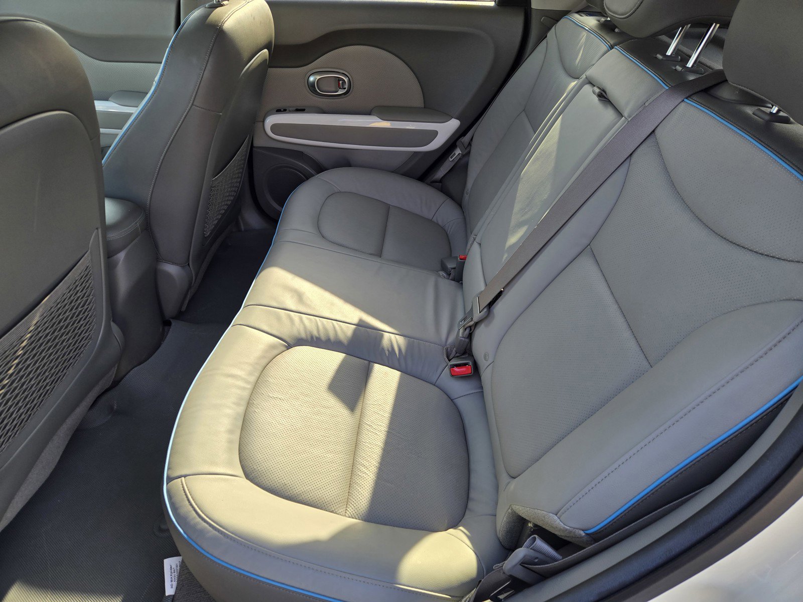 Used 2017 Kia Soul EV + w/ Sun & Fun Package image 12