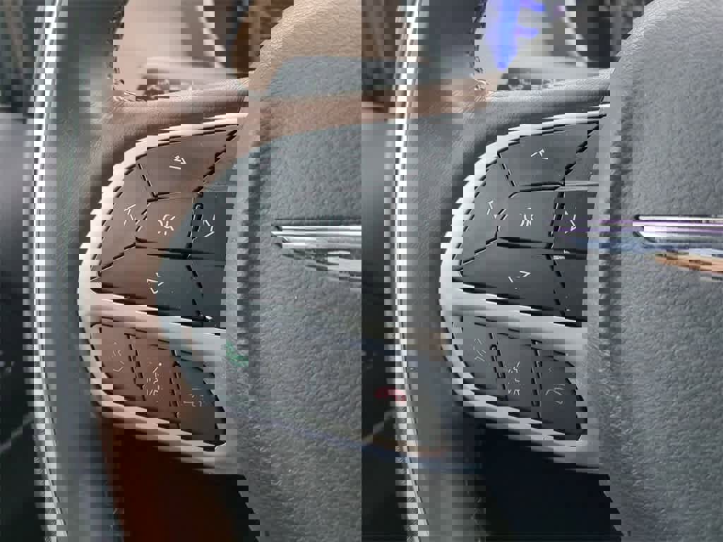 Used 2017 Chrysler Pacifica Limited image 23