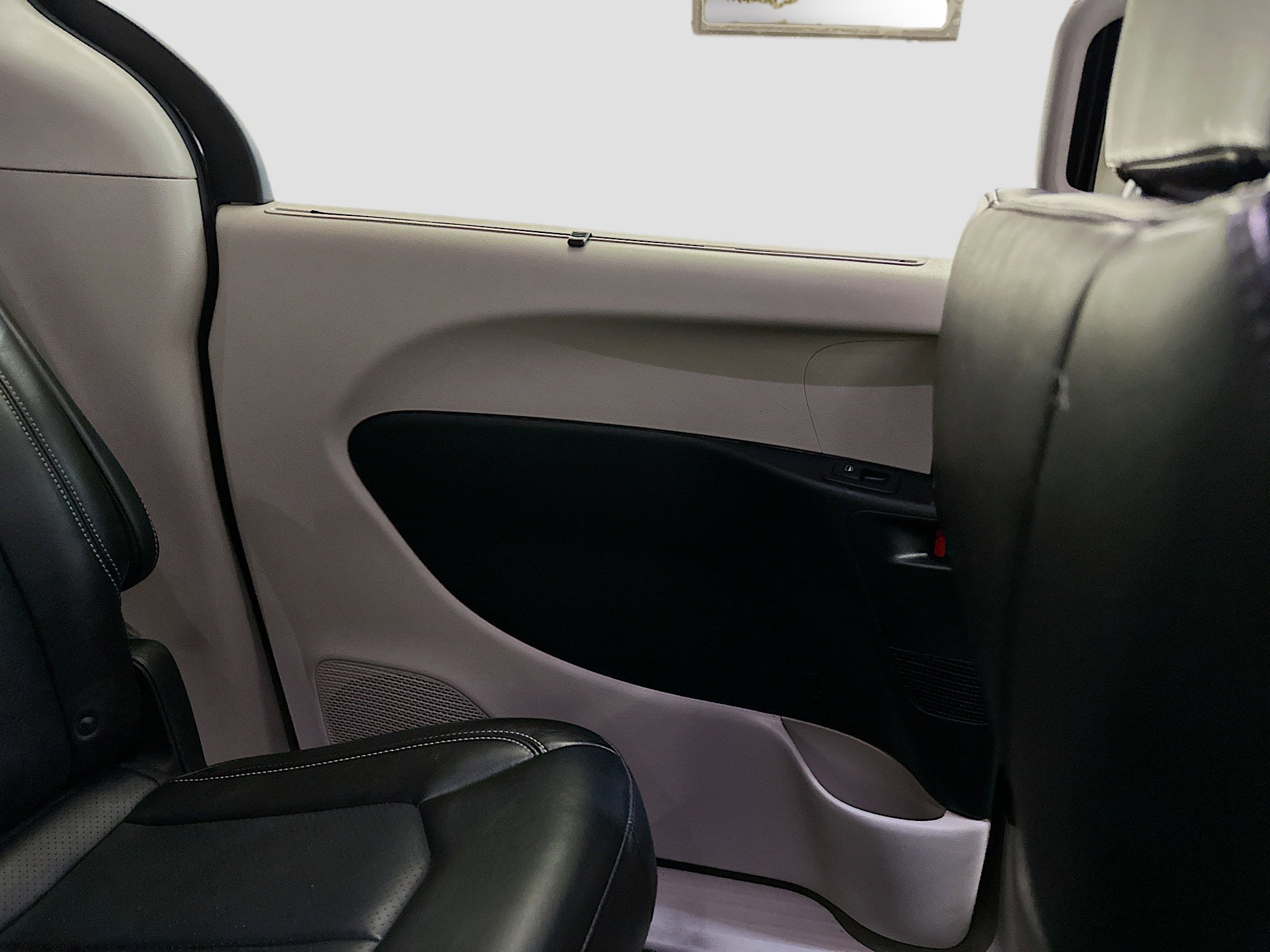 Used 2024 Chrysler Pacifica Touring-L image 26