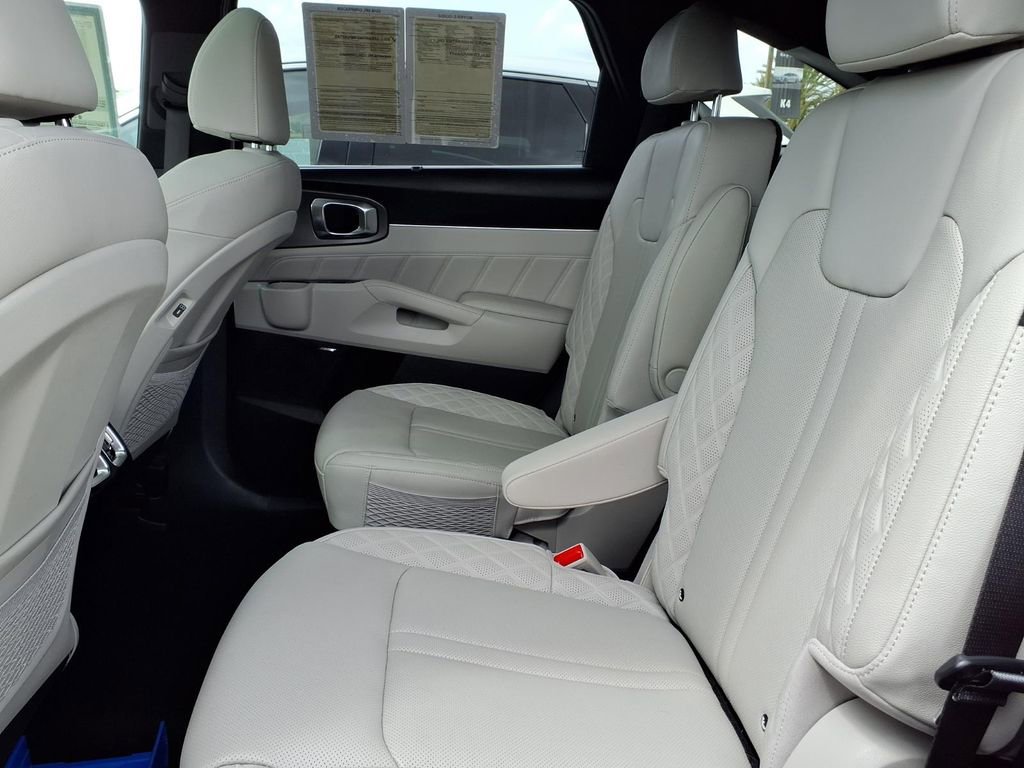 Certified 2025 Kia Sorento SX Prestige AWD/4WD image 9
