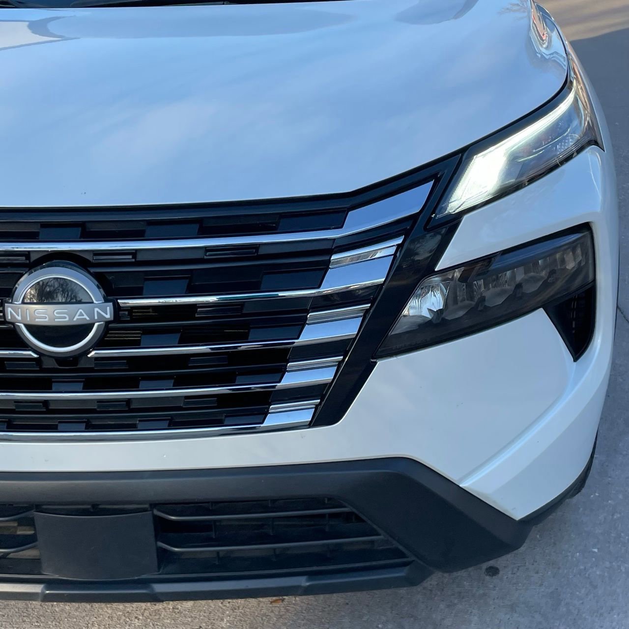 Used 2025 Nissan Rogue SV image 7