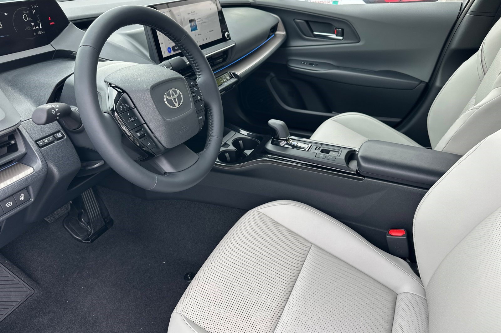 New 2027 Toyota Prius Limited AWD/4WD image 4