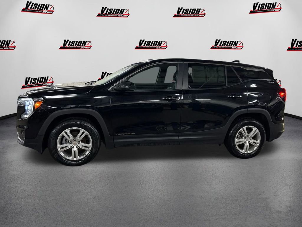 Used 2024 GMC Terrain SLE image 8