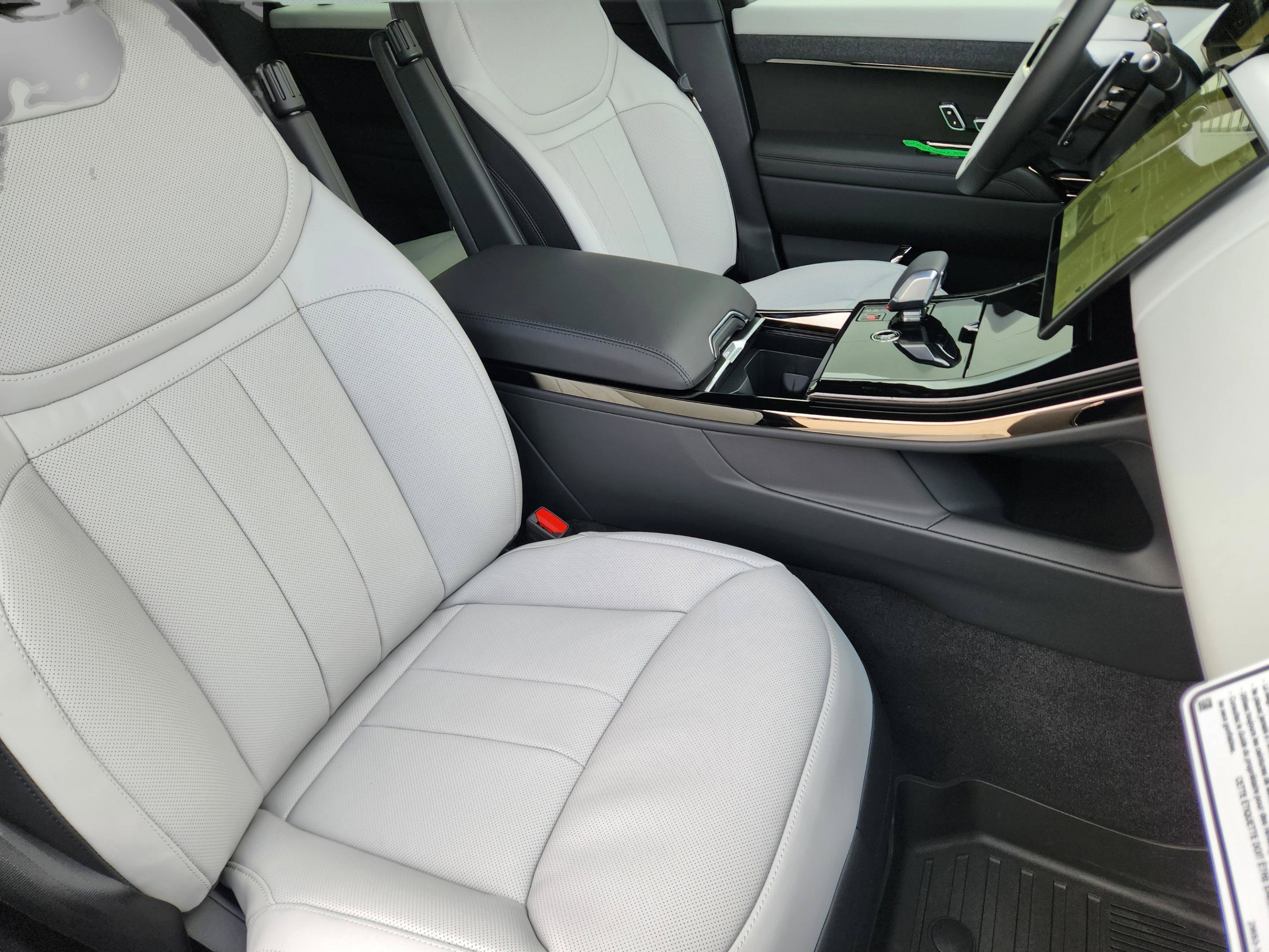 New 2026 Land Rover Range Rover Sport Dynamic SE AWD/4WD image 15