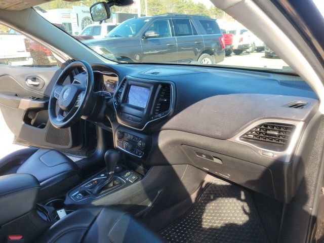 Used 2019 Jeep Cherokee Latitude Plus w/ Cold Weather Group AWD/4WD image 21