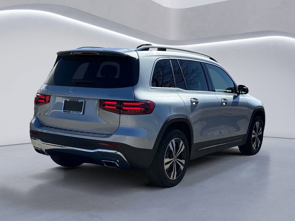 Certified 2025 Mercedes-Benz GLB 250 4MATIC image 4