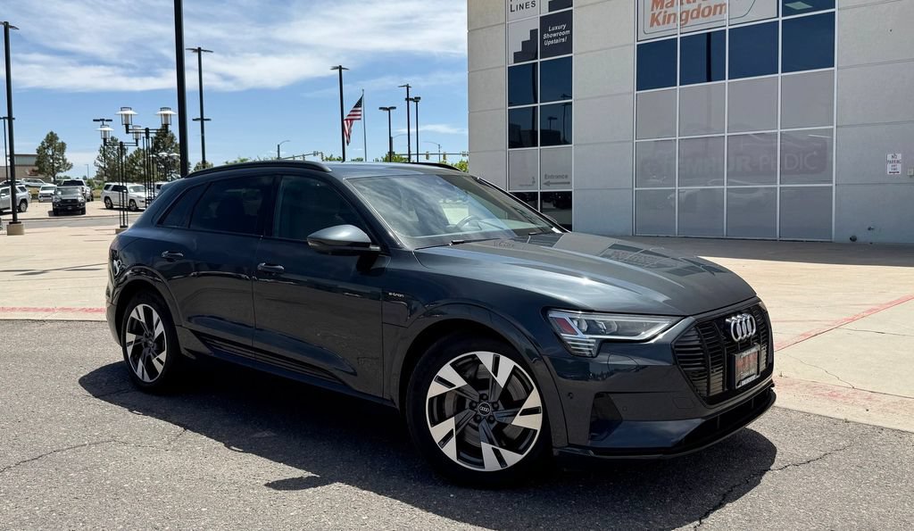 Used 2022 Audi e-tron Premium w/ Convenience Plus Package AWD/4WD image 2