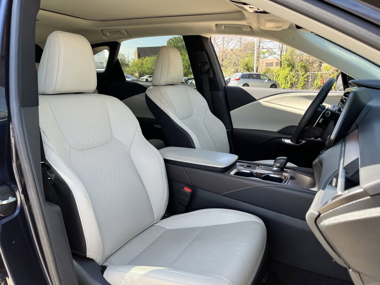 Used 2023 Lexus RX 350 w/ Accessory Package (2T) image 25