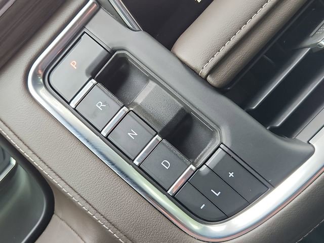 Used 2021 Chevrolet Suburban Z71 AWD/4WD image 15