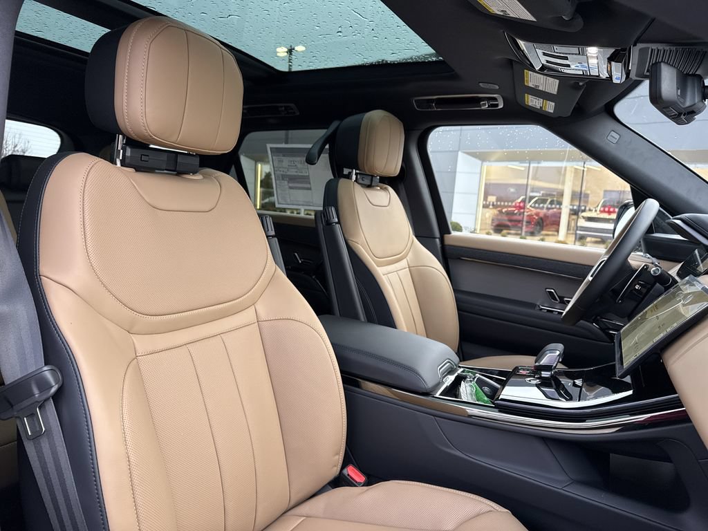 New 2025 Land Rover Range Rover Sport Dynamic SE AWD/4WD image 16