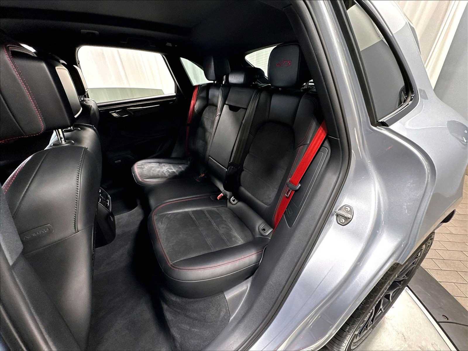 Used 2017 Porsche Macan GTS AWD/4WD image 30