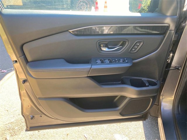 Used 2025 Honda Pilot Elite image 13