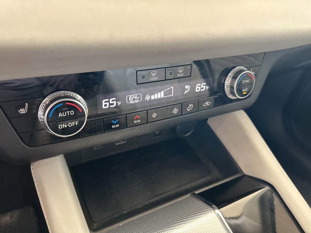 Used 2023 Mitsubishi Outlander SEL image 46