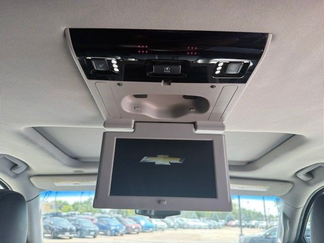 Used 2018 Chevrolet Suburban LT AWD/4WD image 29