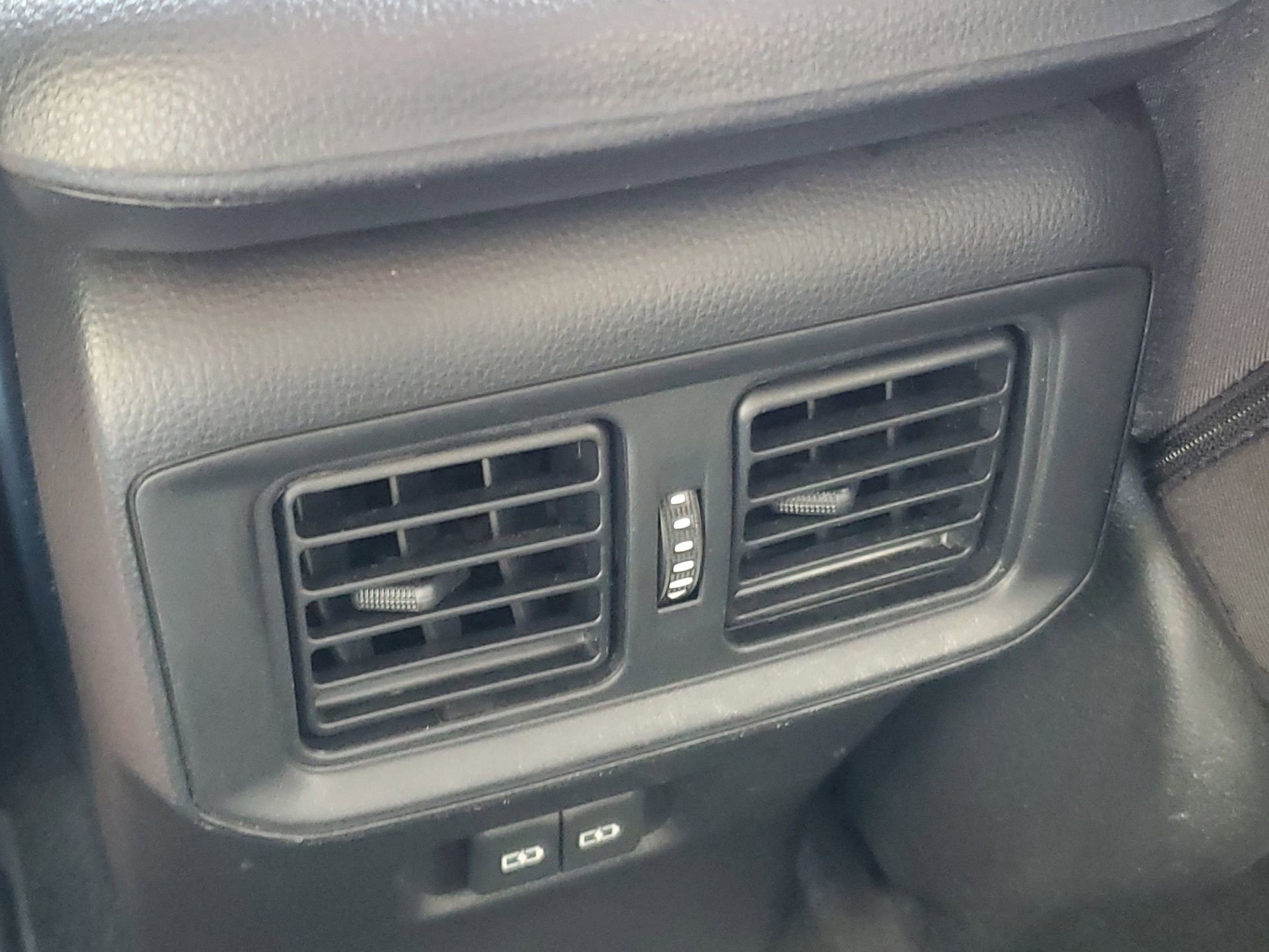 Used 2024 Toyota RAV4 XLE FWD image 13