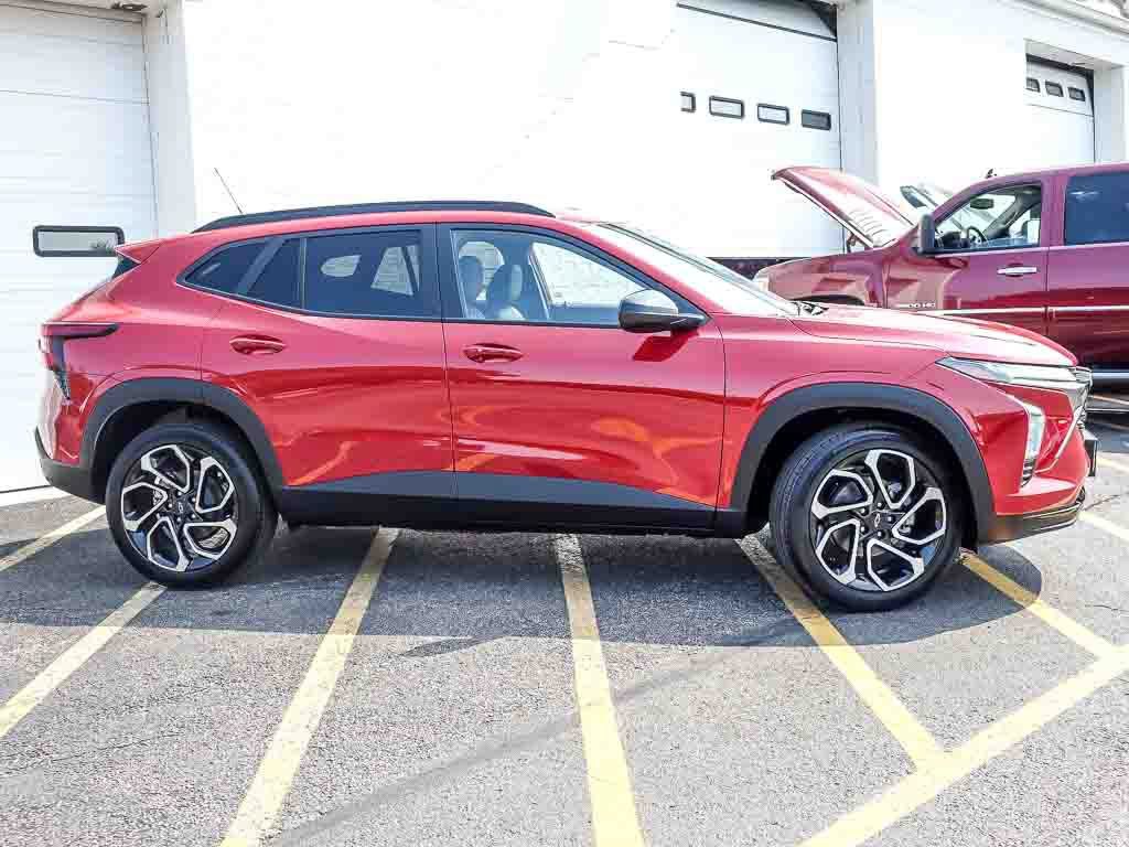 New 2026 Chevrolet Trax RS w/ Driver Confidence Package FWD image 5