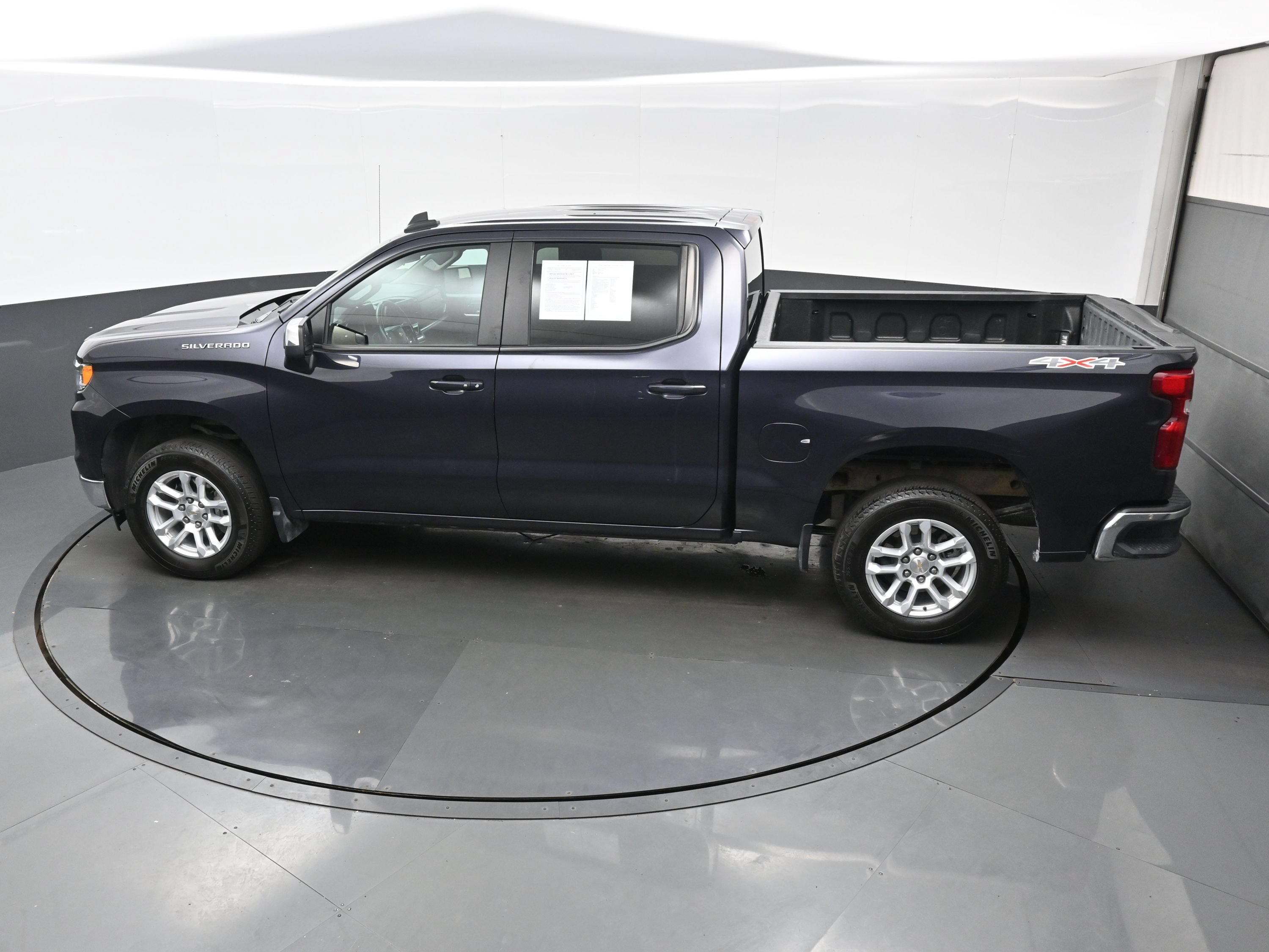 Used 2024 Chevrolet Silverado 1500 LT AWD/4WD image 34