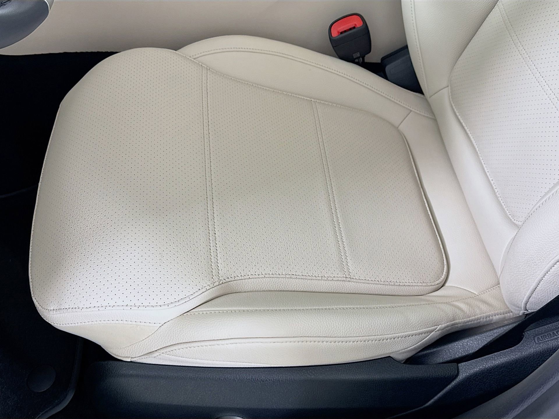 Used 2025 Mercedes-Benz C 300 Sedan image 19