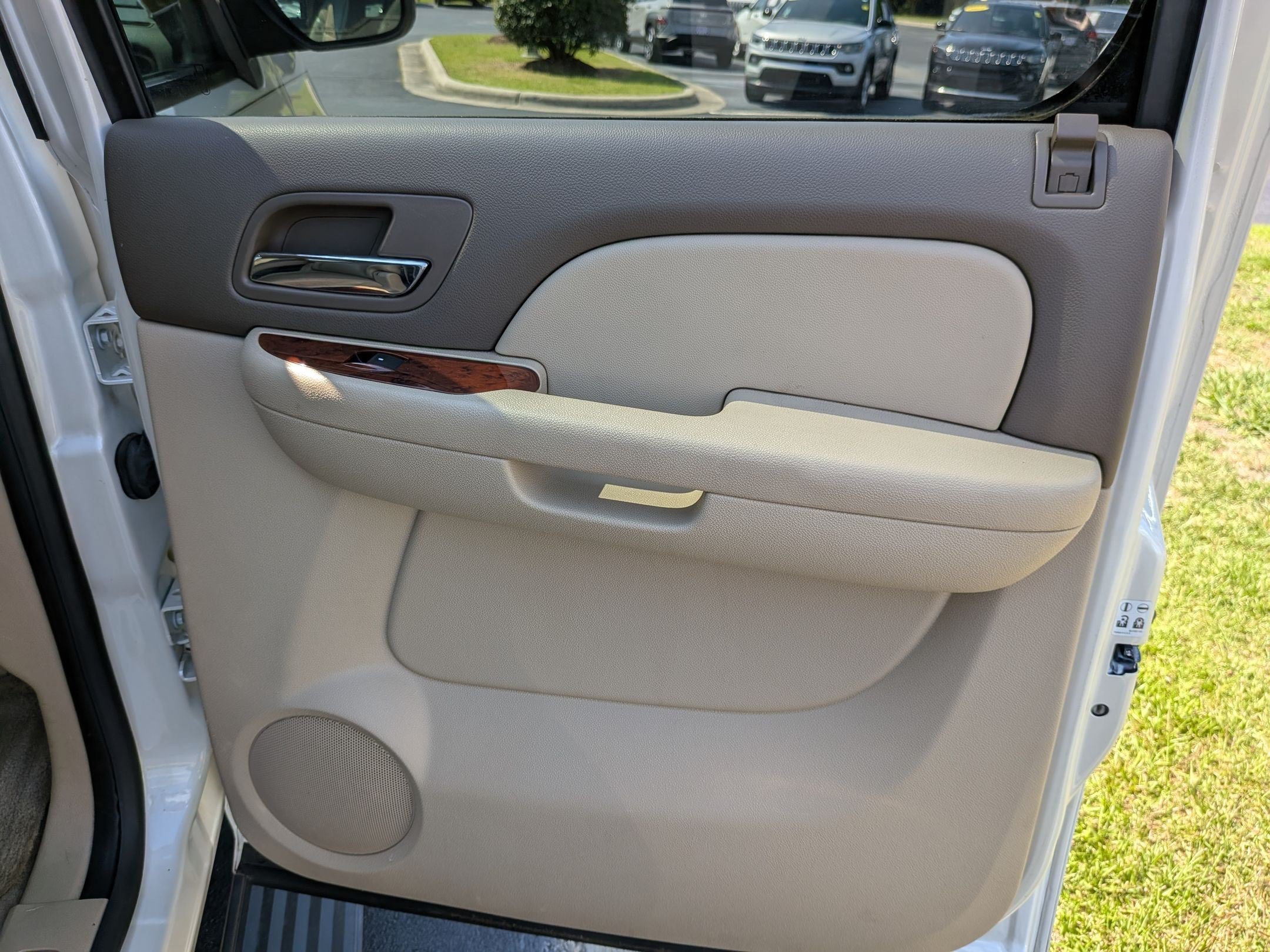 Used 2014 Chevrolet Suburban LTZ AWD/4WD image 22