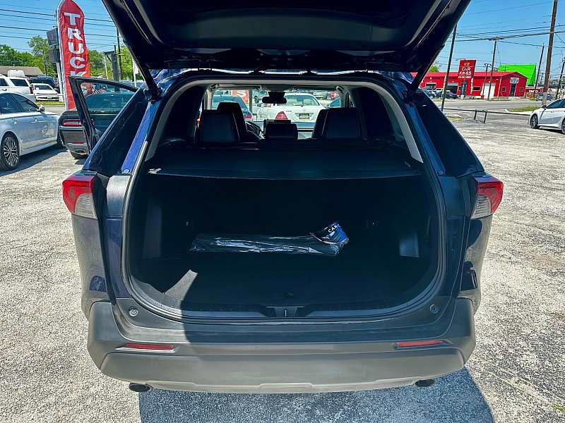 Used 2019 Toyota RAV4 XLE Premium FWD image 13