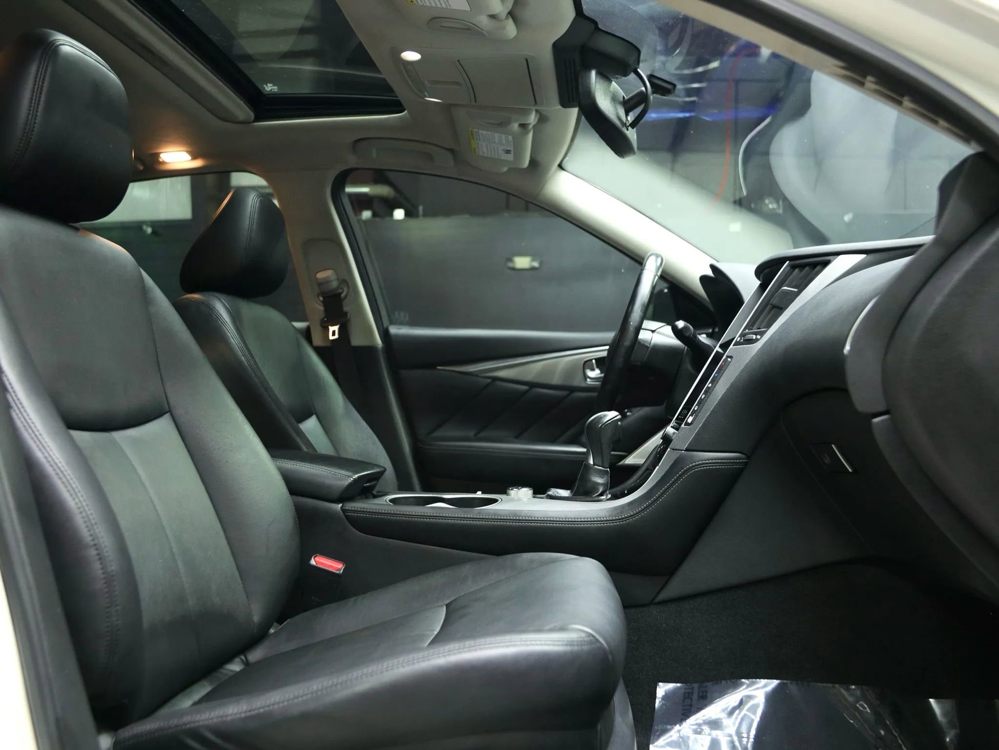 Used 2017 INFINITI Q50 2.0t w/ Moonroof Package RWD image 25