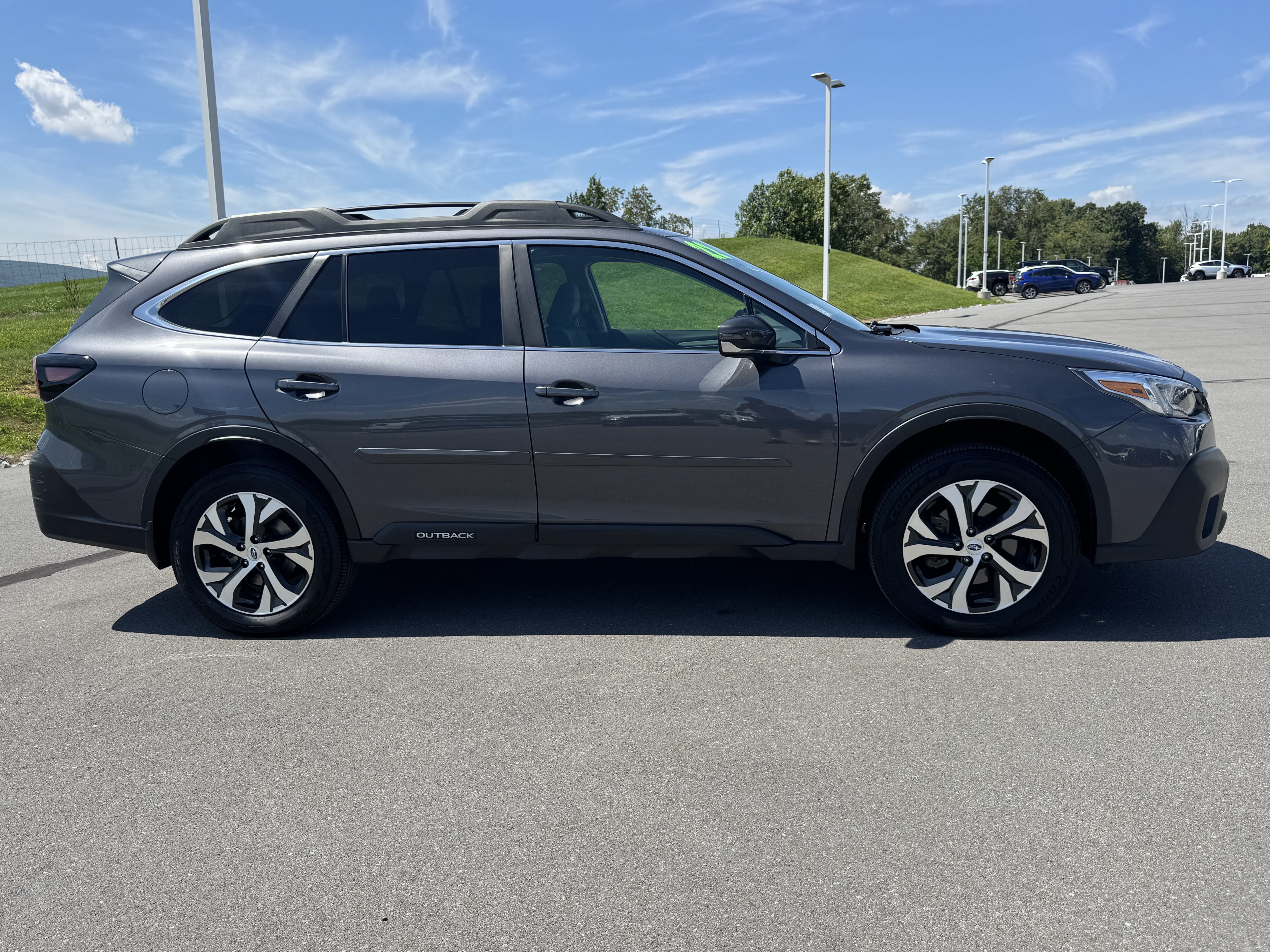 Used 2022 Subaru Outback Limited AWD/4WD image 2