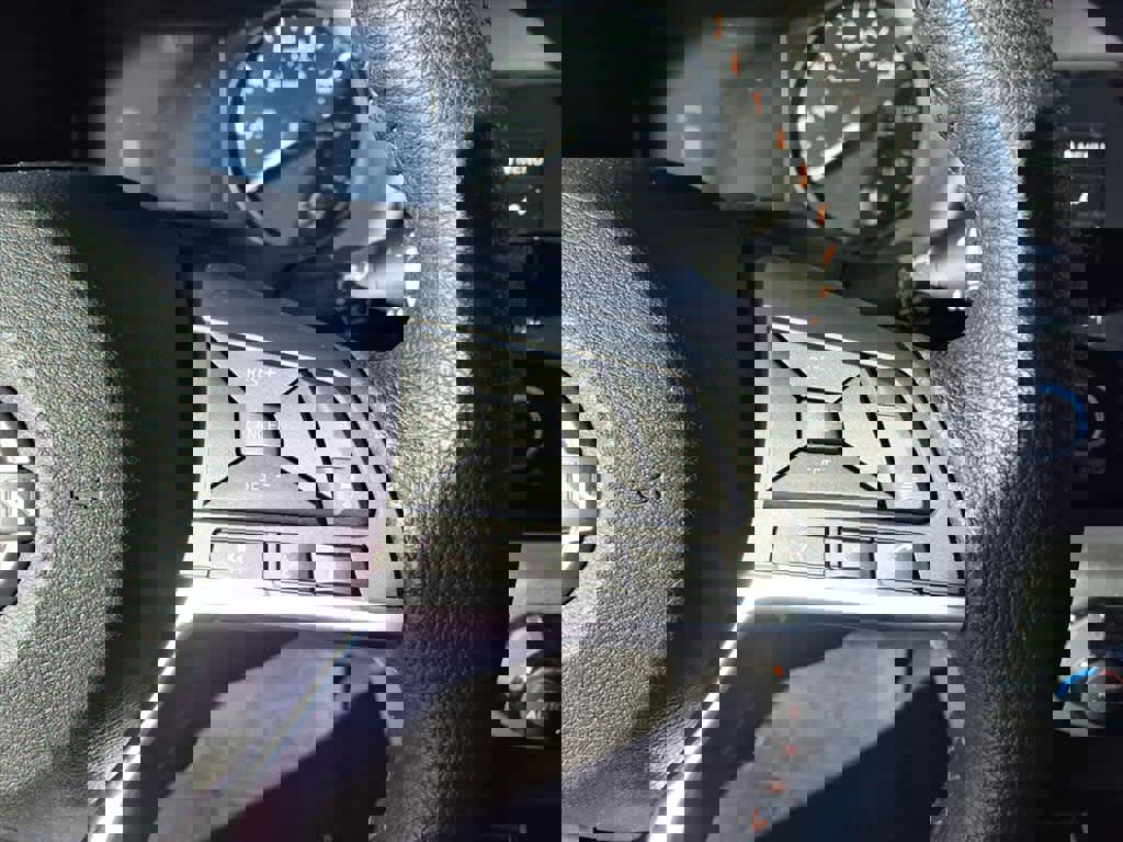 Used 2024 Nissan Kicks SR image 9