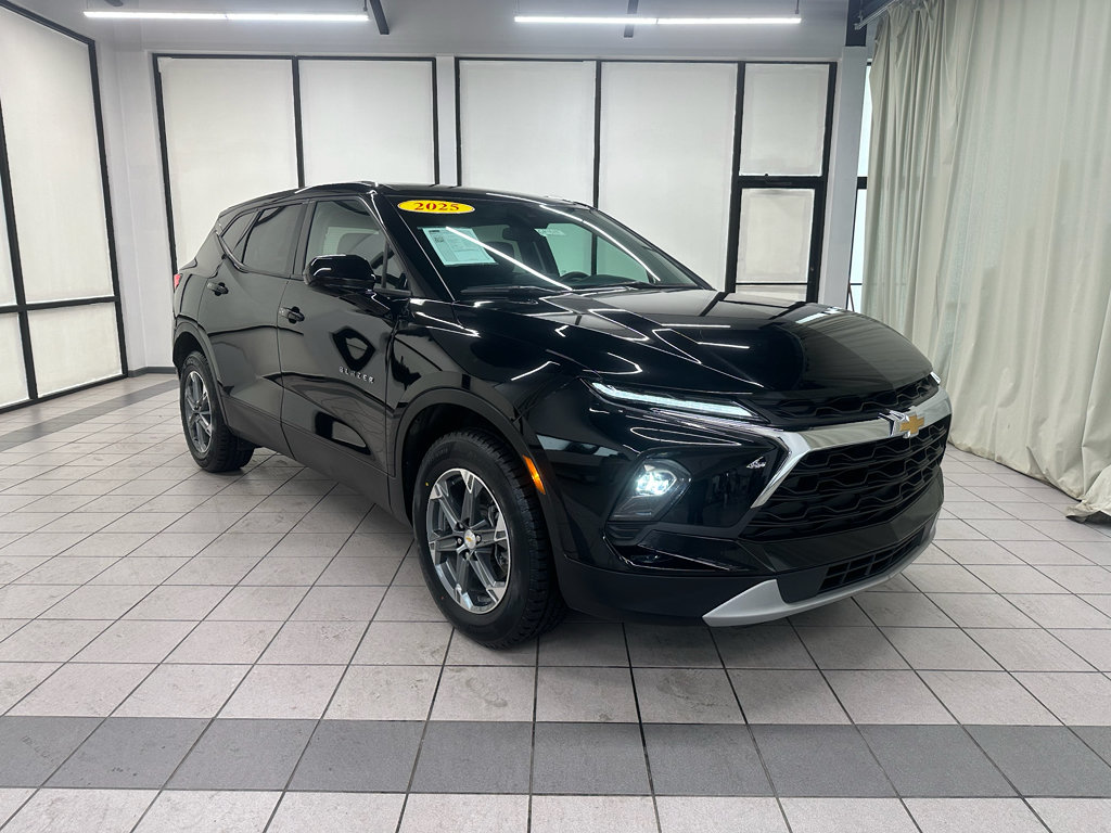 Certified 2025 Chevrolet Blazer LT AWD/4WD image 2