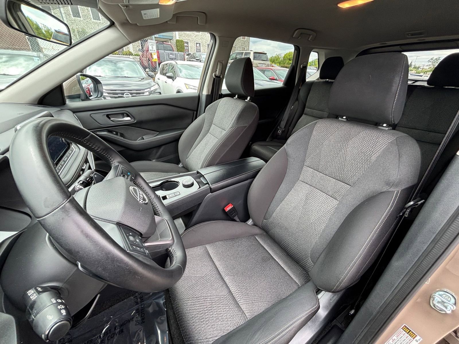 Used 2025 Nissan Rogue SV AWD/4WD image 38