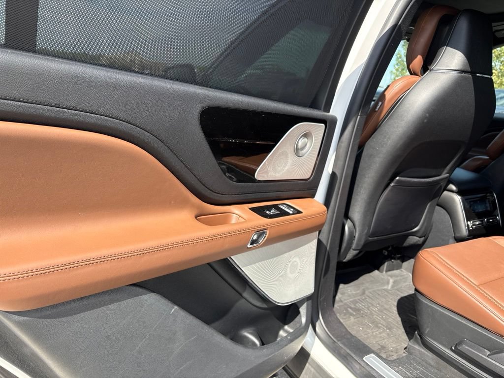 Used 2021 Lincoln Aviator Reserve w/ Equipment Group 202A AWD/4WD image 16
