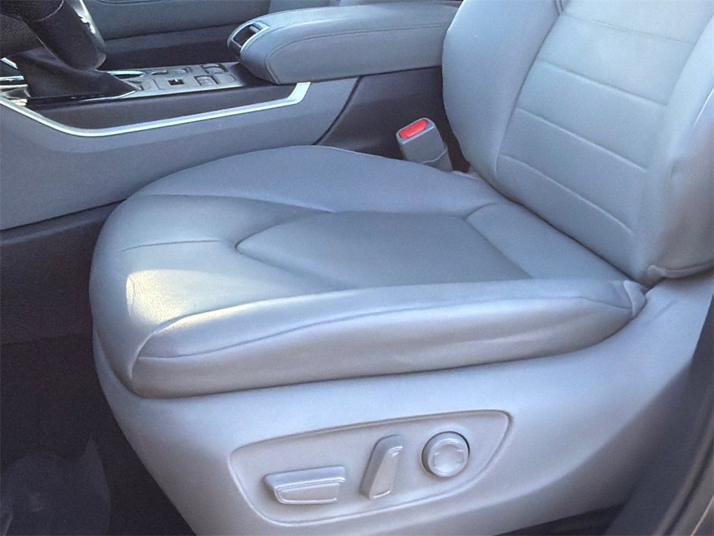 Used 2020 Toyota Highlander XLE image 16