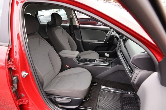 Used 2025 Kia K4 FWD image 26