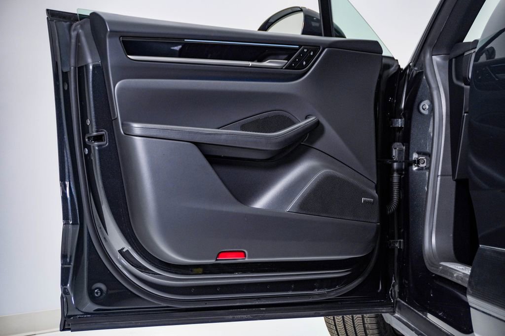 Certified 2025 Porsche Macan 4S Electric image 22