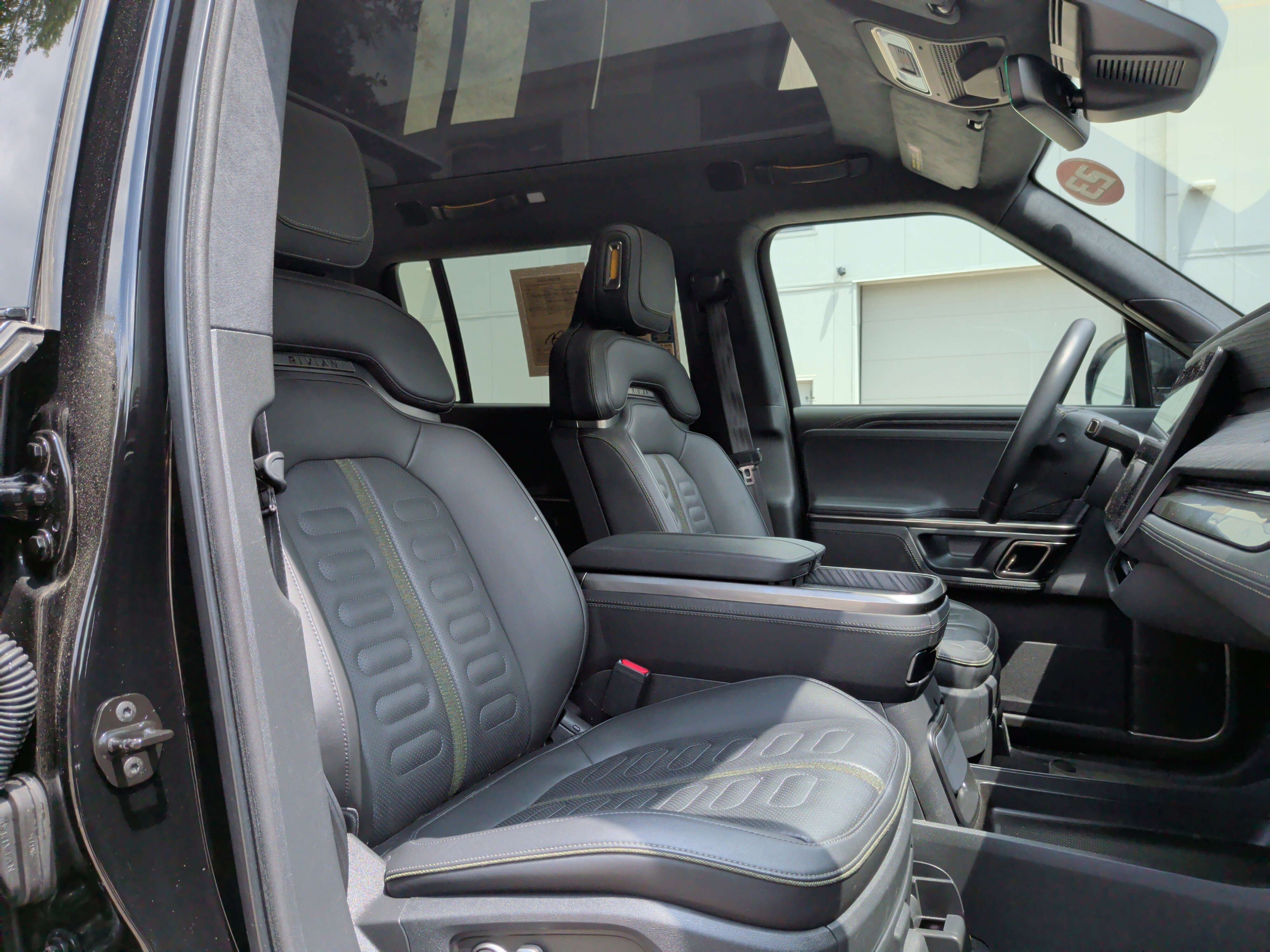 Used 2023 Rivian R1S Adventure AWD/4WD image 35