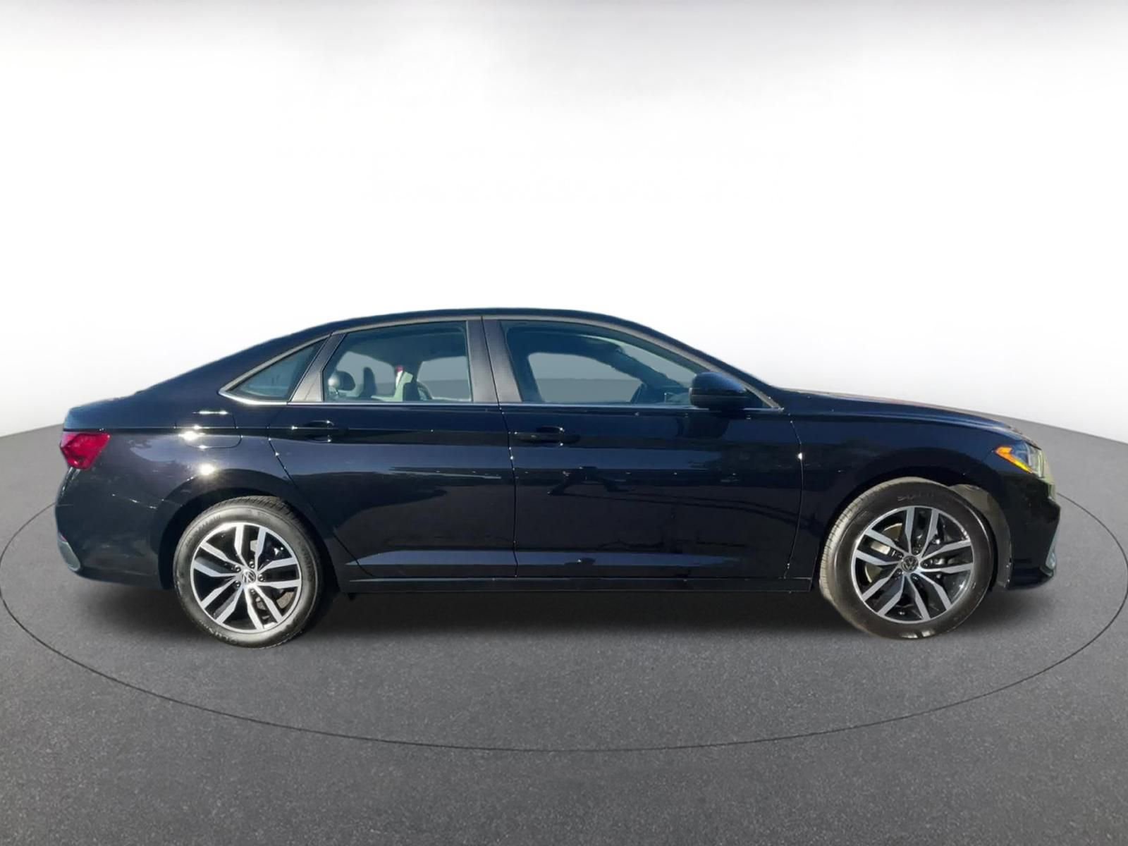 Used 2025 Volkswagen Jetta SE image 15