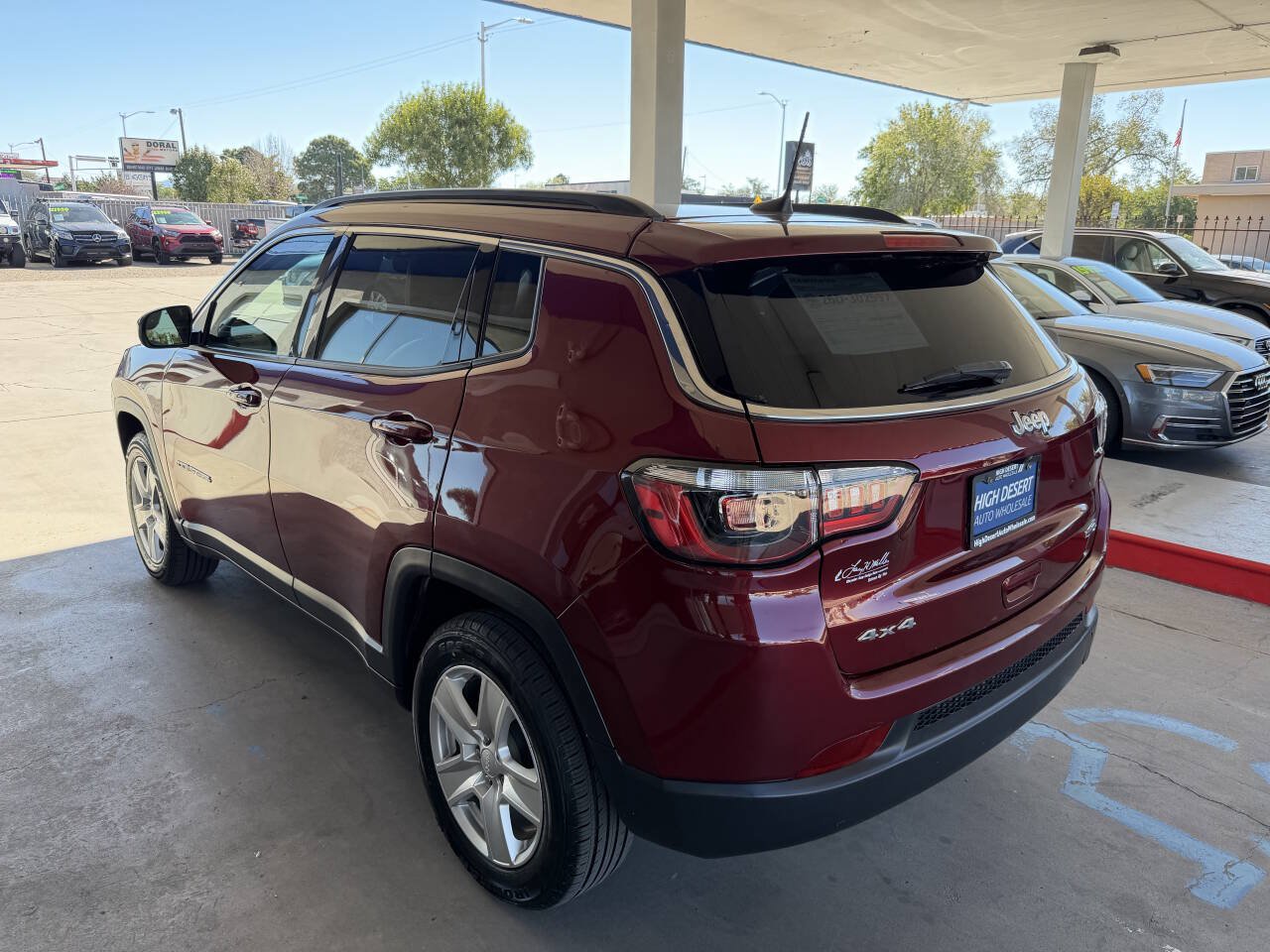Used 2022 Jeep Compass Latitude w/ Sun and Sound Group AWD/4WD image 4